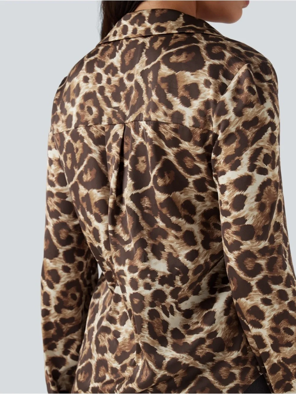 Leopard Print Button Down Shirt Long Sleeve Collared Casual Blouse NWT Small - Picture 4 of 8
